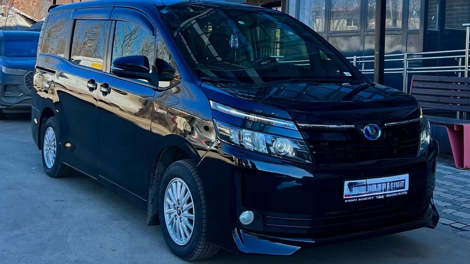 Toyota Voxy 2026 — фото 1